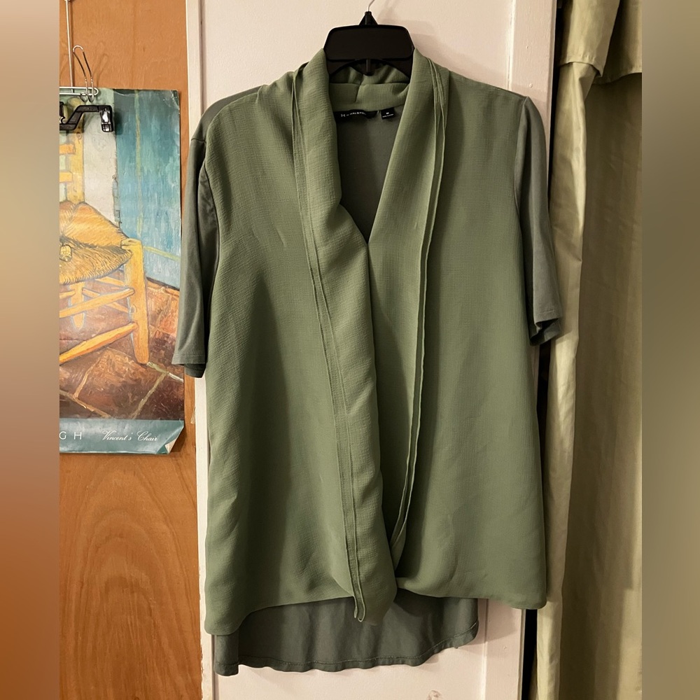 H by Halston Olive Green V-Neck Twist Front Tunic - Picture 2 of 4